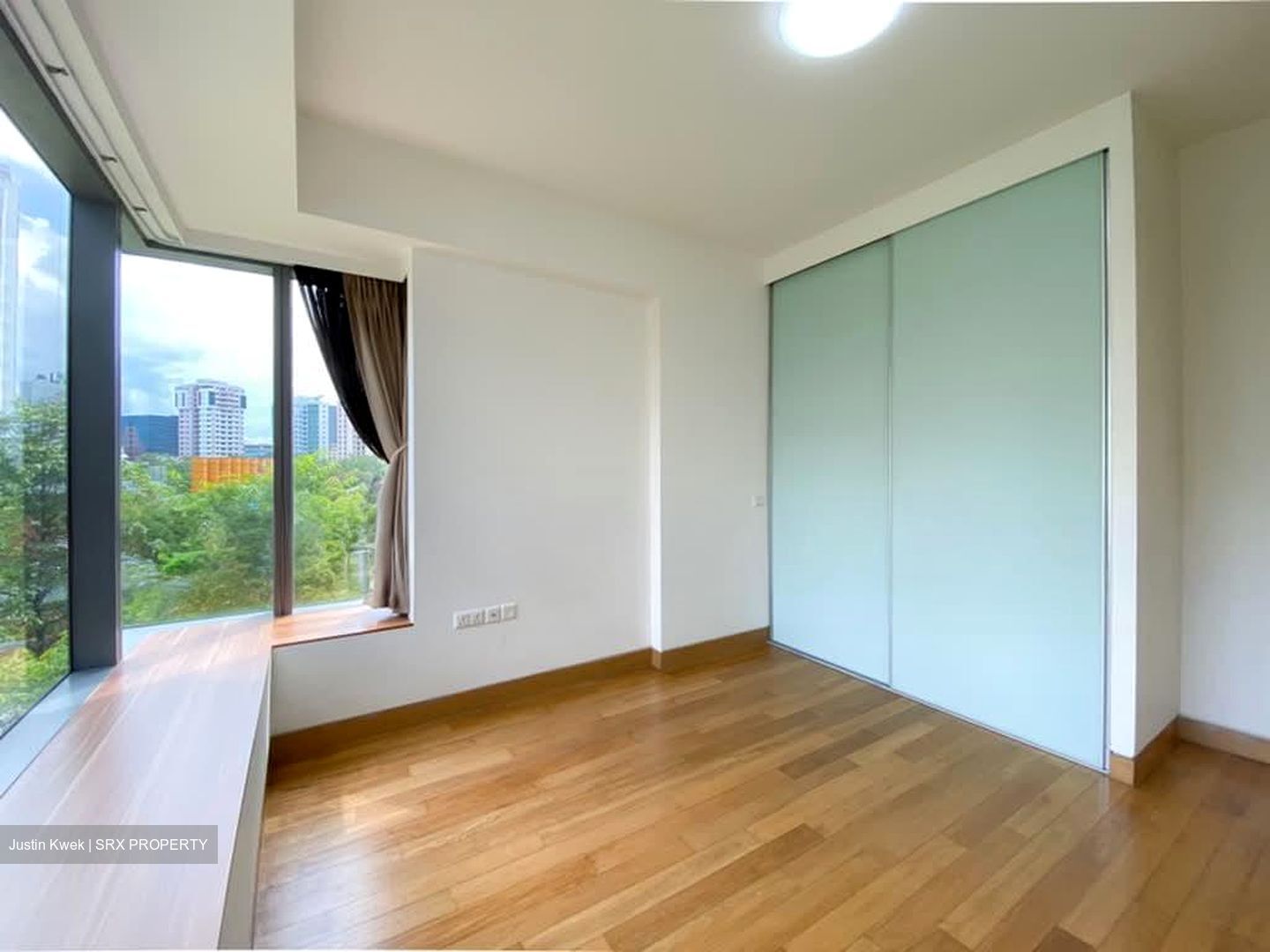 SilverSea (D15), Condominium #595110231